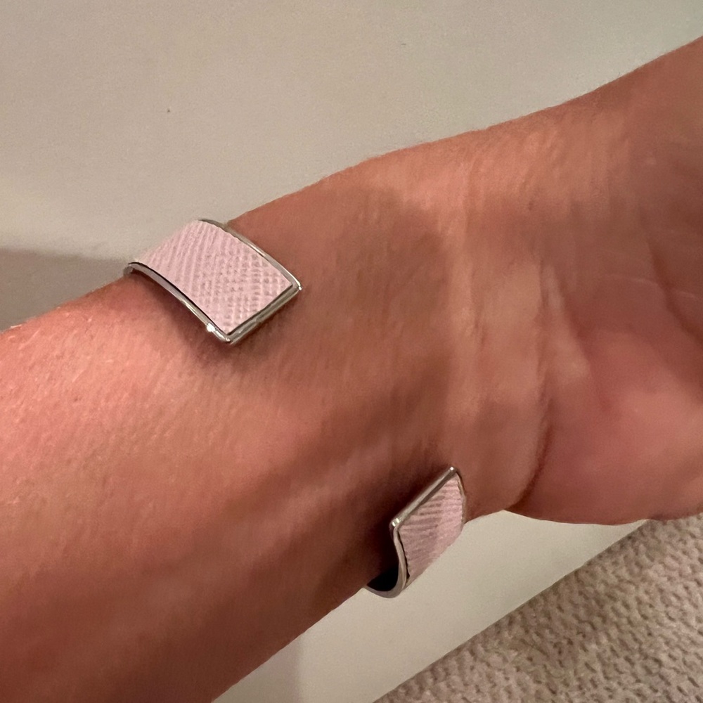 Pink Prada bracelet never been worn - Picture 3 of 3